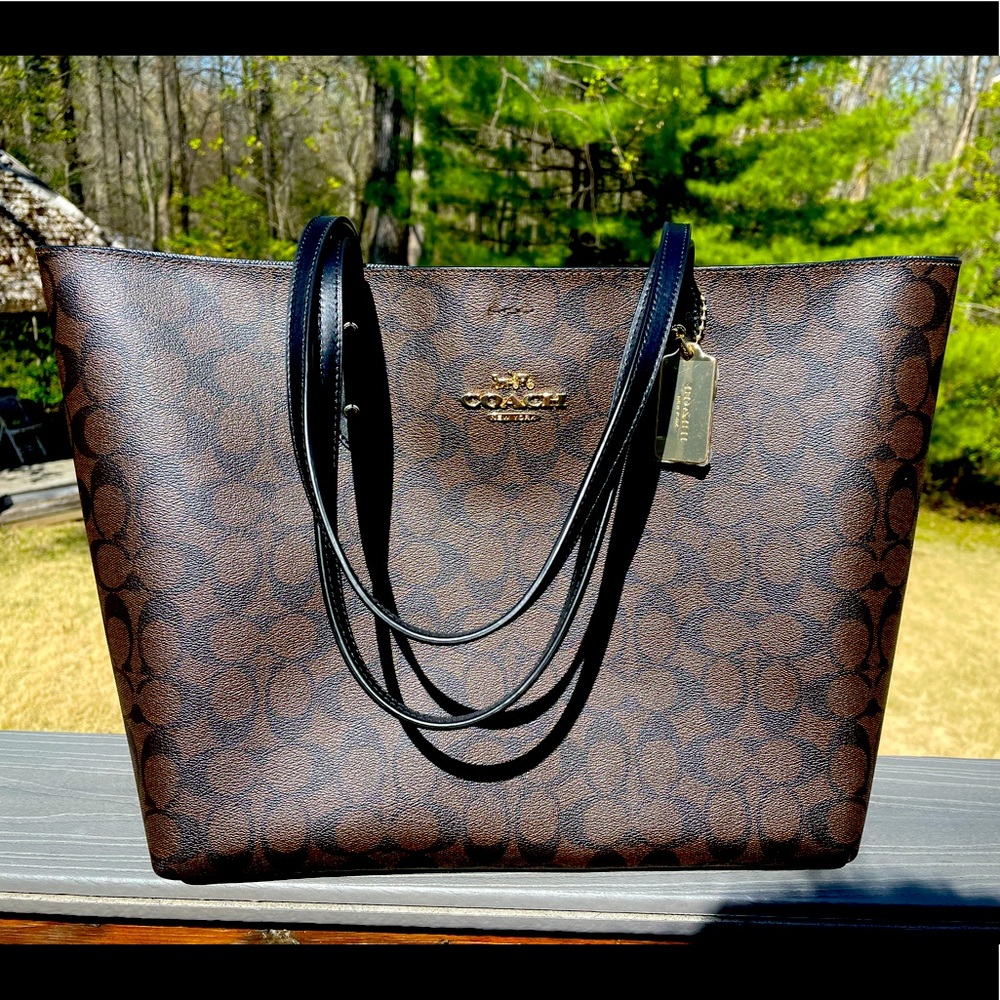 Authentic Coach Signature Tote MFSRP $350